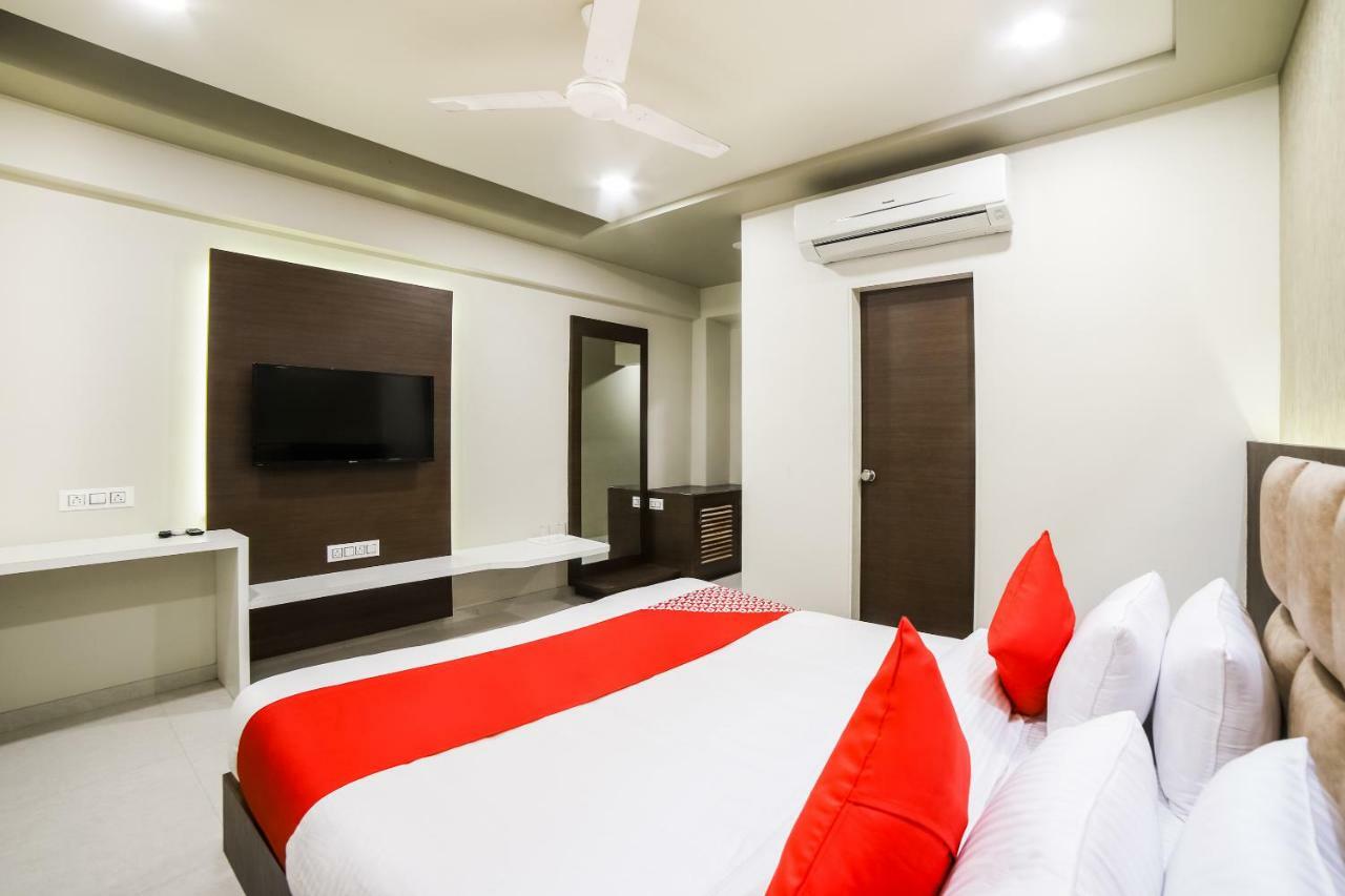 Capital O 41587 Hotel Airport Inn One Ahmedabad Exterior foto